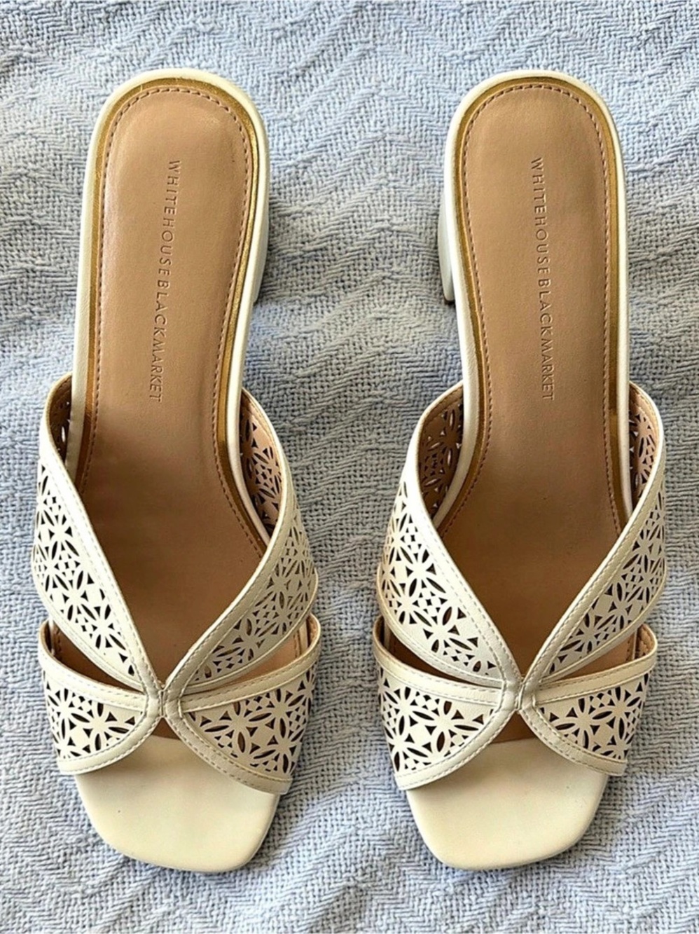 White House Black Market Cut Bow Heels in Cream Like New